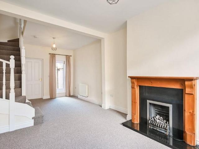 2 bedroom terraced house to rent