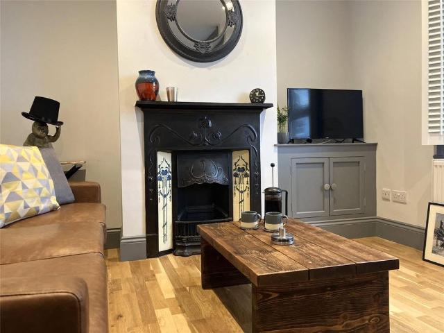 2 bedroom terraced house to rent