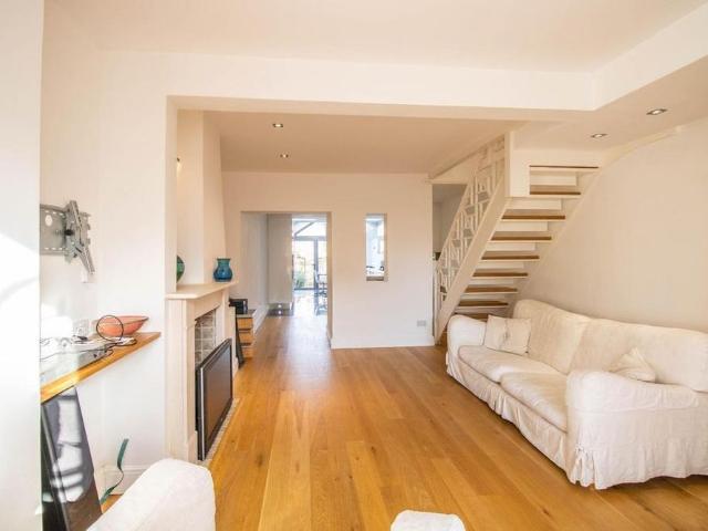 2 bedroom terraced house to rent