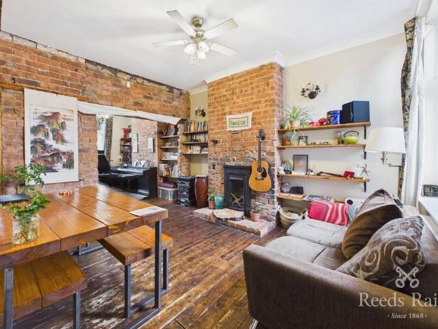 2 bedroom terraced house to rent