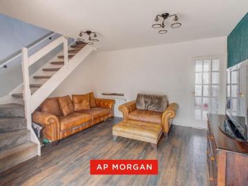 House for rent in Burhill - Garden, Equipped kitchen