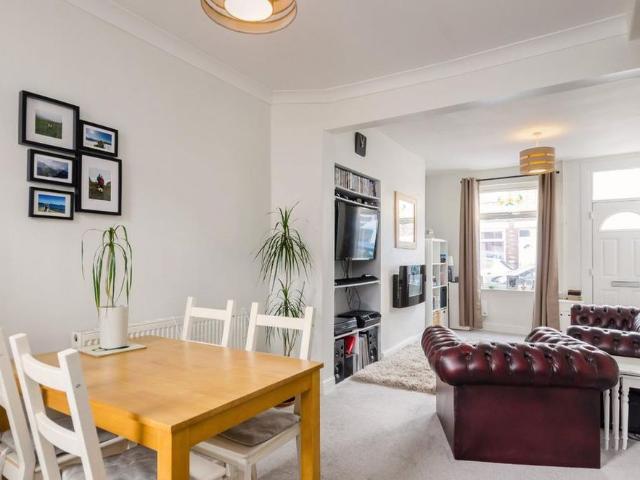 2 bedroom terraced house to rent