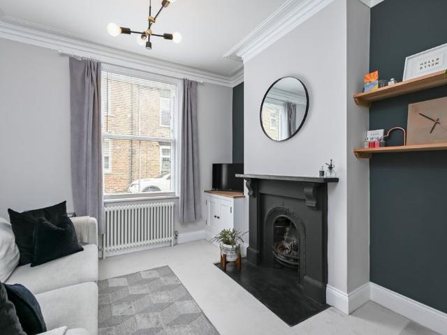 2 bedroom terraced house to rent