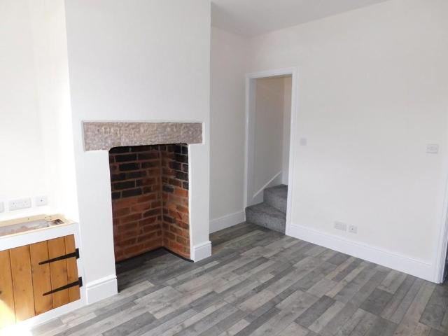 2 bedroom terraced house to rent