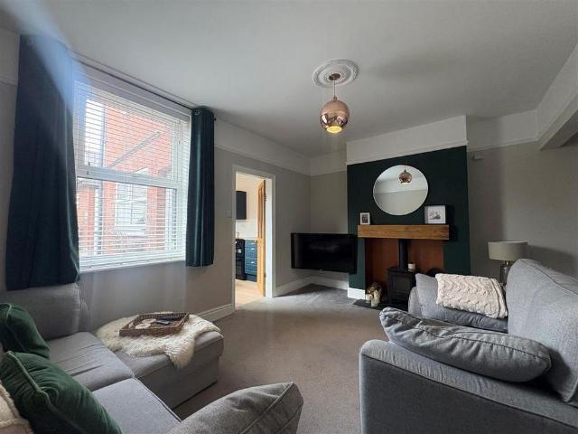 2 bedroom terraced house to rent