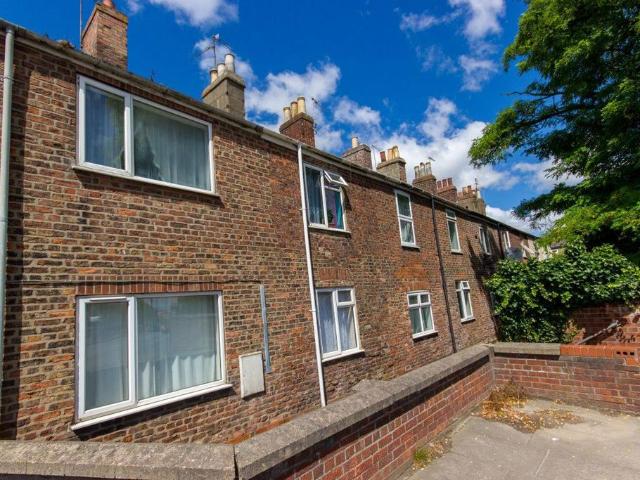 2 bedroom terraced house to rent