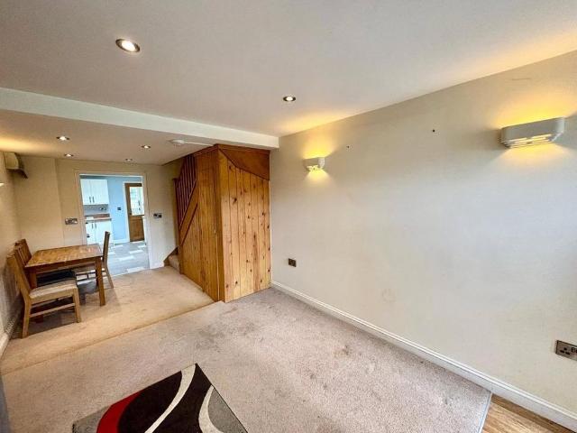 2 bedroom terraced house to rent