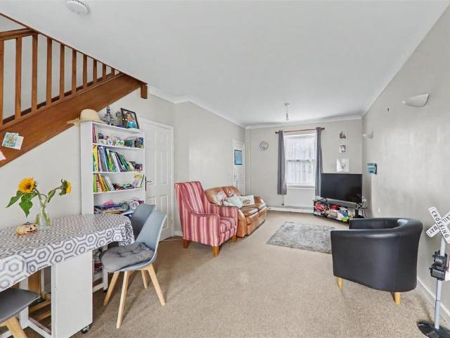 2 bedroom terraced house to rent