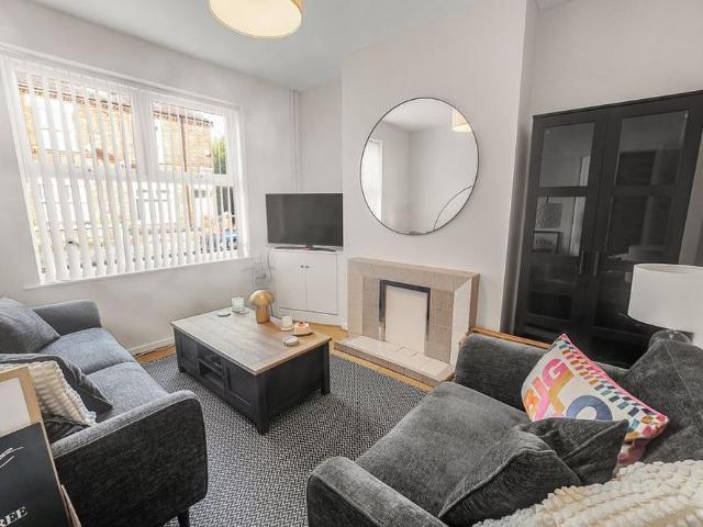 2 bedroom terraced house to rent