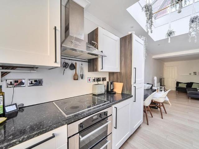 2 bedroom terraced house to rent