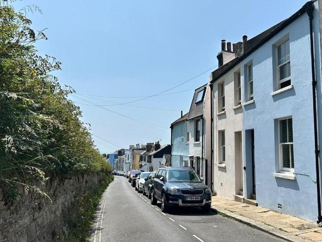 2 bedroom terraced house to rent
