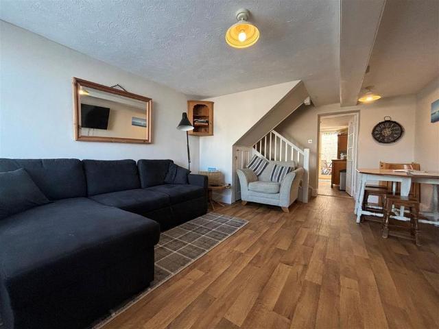 2 bedroom terraced house to rent