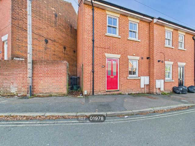 2 bedroom terraced house to rent