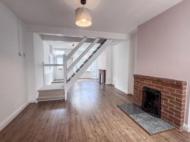 2 bedroom terraced house to rent