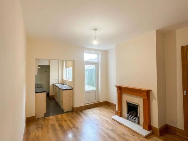2 bedroom terraced house to rent