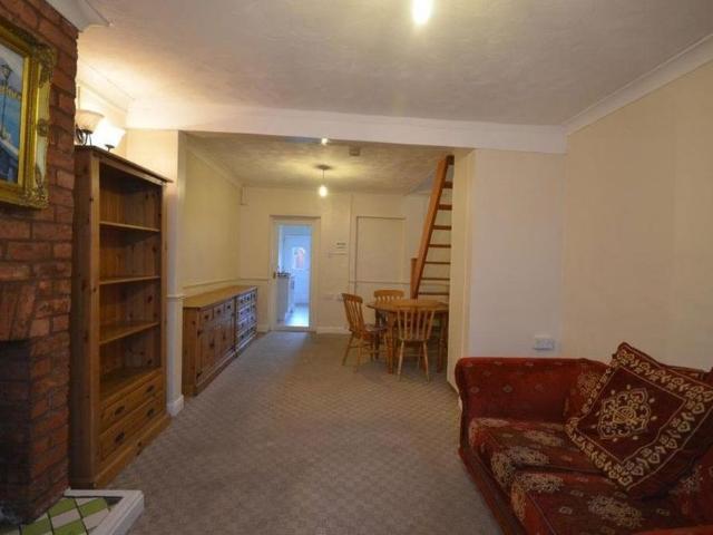 2 bedroom terraced house to rent