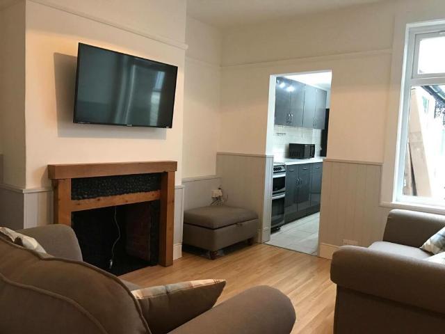 2 bedroom terraced house to rent