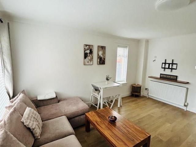 2 bedroom terraced house to rent