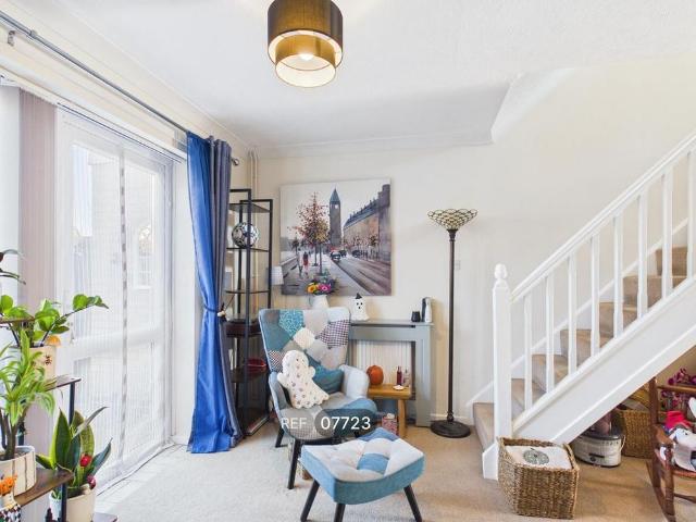 2 bedroom terraced house to rent