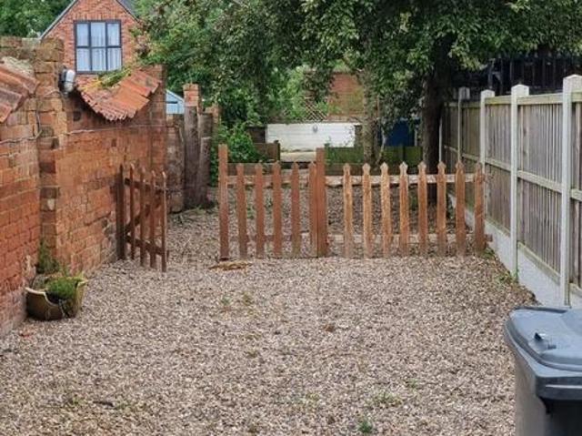 2 bedroom terraced house to rent