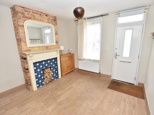 2 bedroom terraced house to rent
