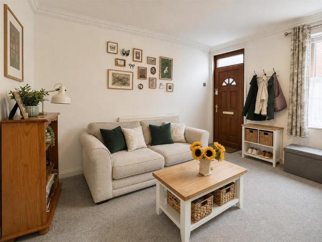 2 bedroom terraced house to rent