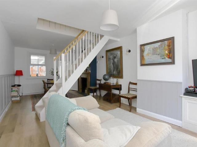 2 bedroom terraced house to rent