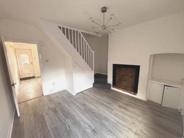 2 bedroom terraced house to rent
