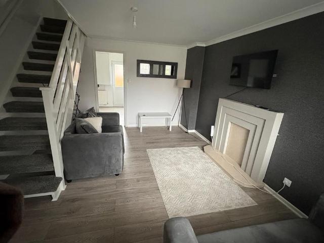 2 bedroom terraced house to rent