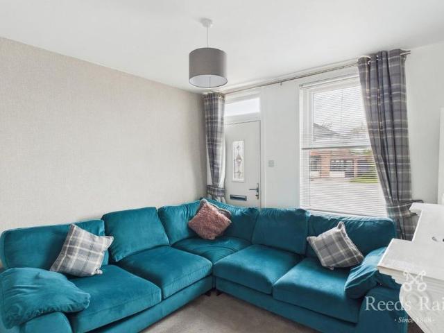 2 bedroom terraced house to rent