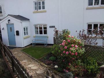 2 bedroom terraced house to rent