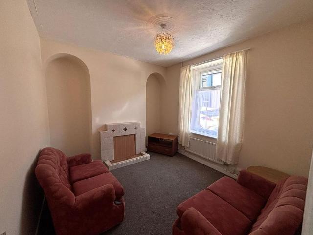 2 bedroom terraced house to rent