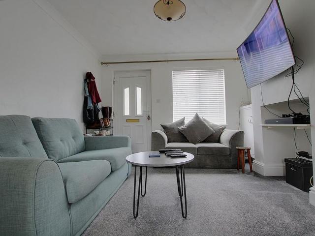 2 bedroom terraced house to rent