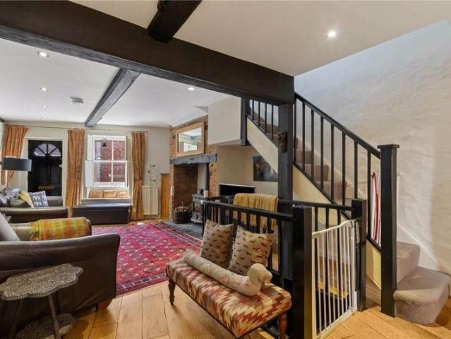 2 bedroom terraced house to rent