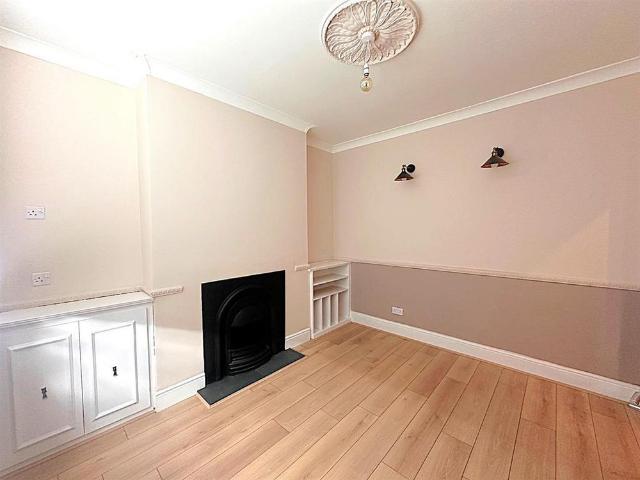 2 bedroom terraced house to rent
