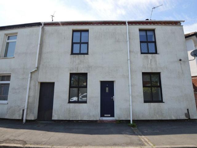 2 bedroom terraced house to rent