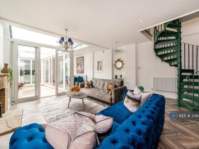 2 bedroom terraced house to rent