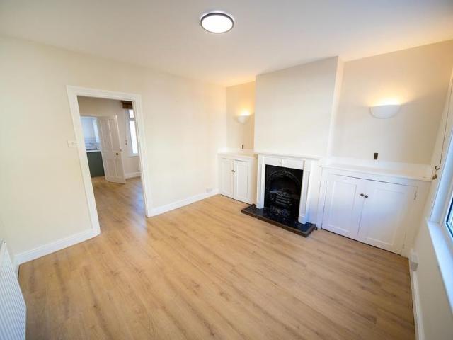 2 bedroom terraced house to rent