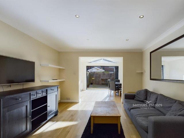 2 bedroom terraced house to rent