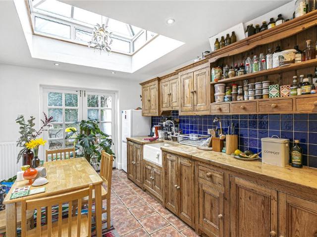 2 bedroom terraced house to rent