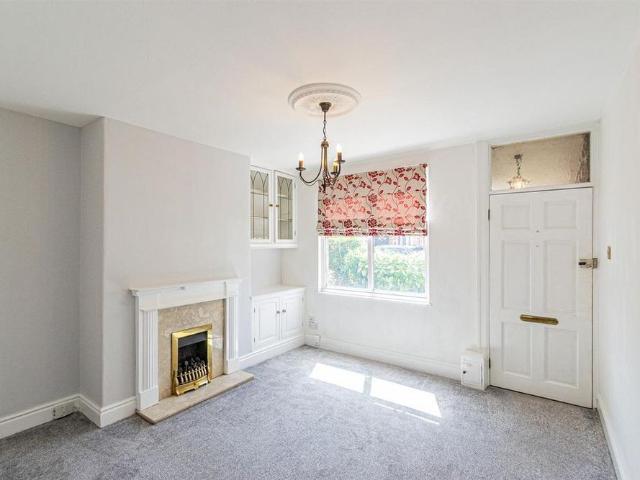 2 bedroom terraced house to rent