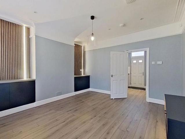 3 bedroom terraced house to rent