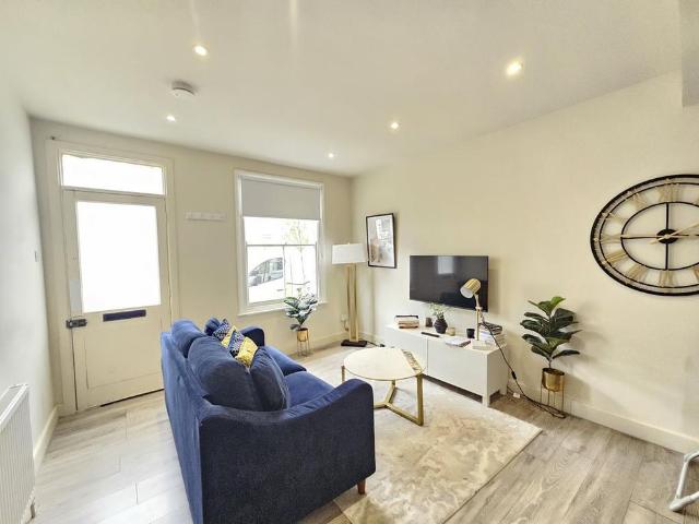 2 bedroom terraced house to rent