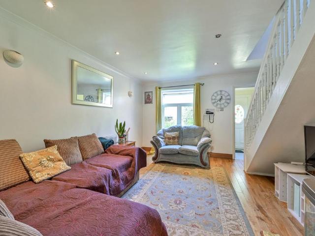 2 bedroom terraced house to rent