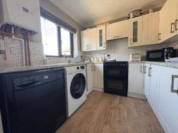 2 bedroom terraced house to rent