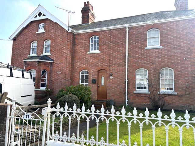 2 bedroom terraced house to rent
