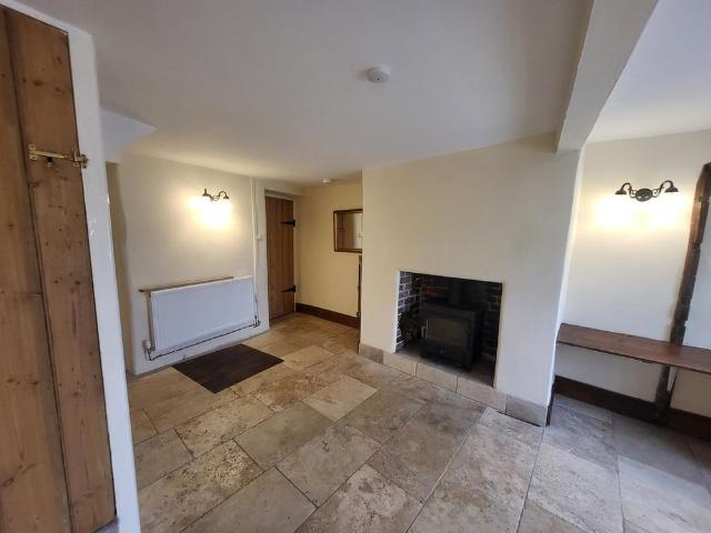 2 bedroom terraced house to rent