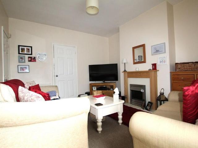 2 bedroom terraced house to rent