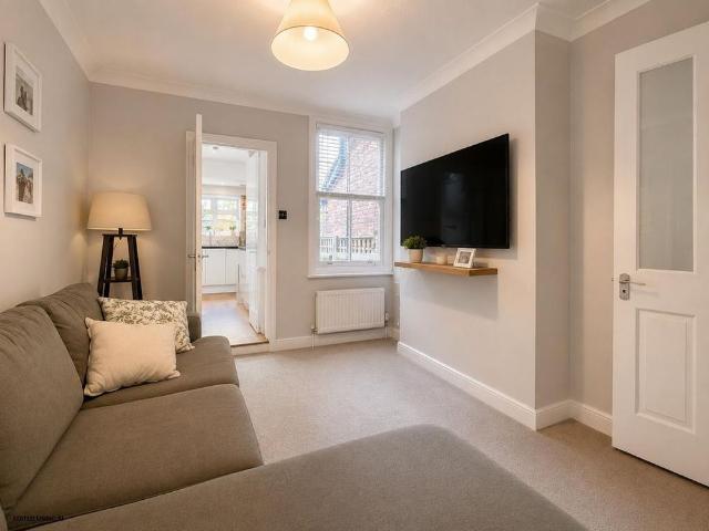 2 bedroom terraced house to rent