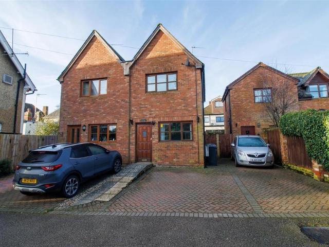 2 bedroom terraced house to rent